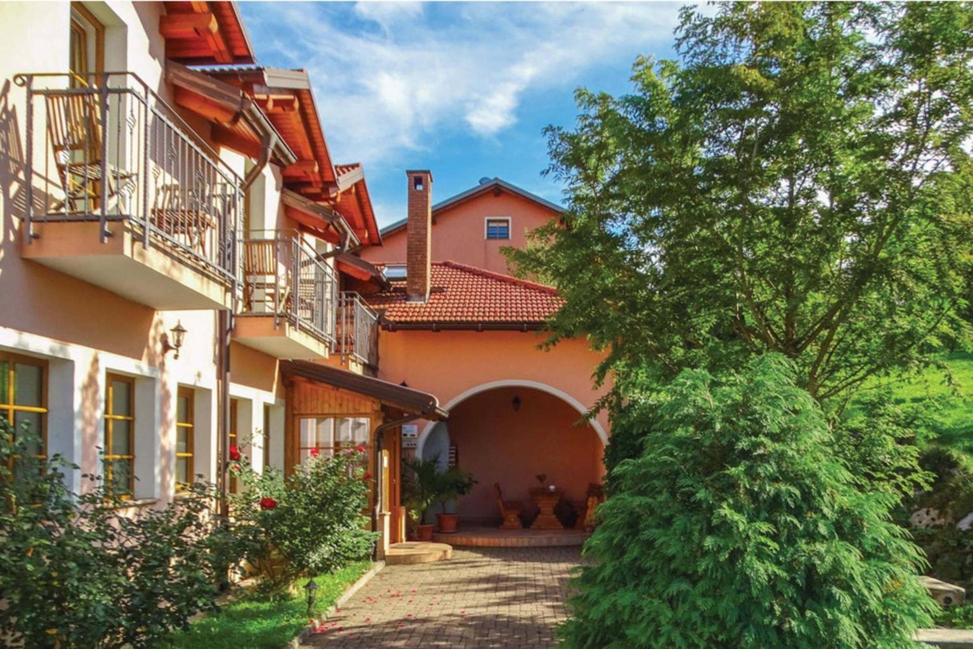 House Na Meji With Sauna - Happy Rentals Pivka Exterior photo