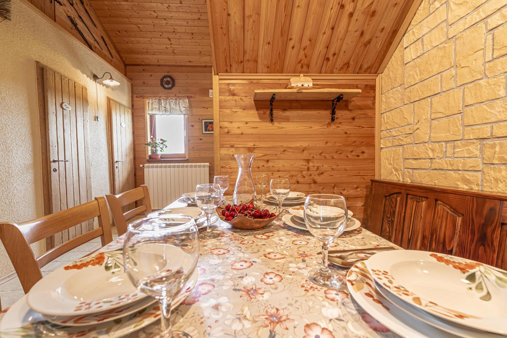 House Na Meji With Sauna - Happy Rentals Pivka Exterior photo