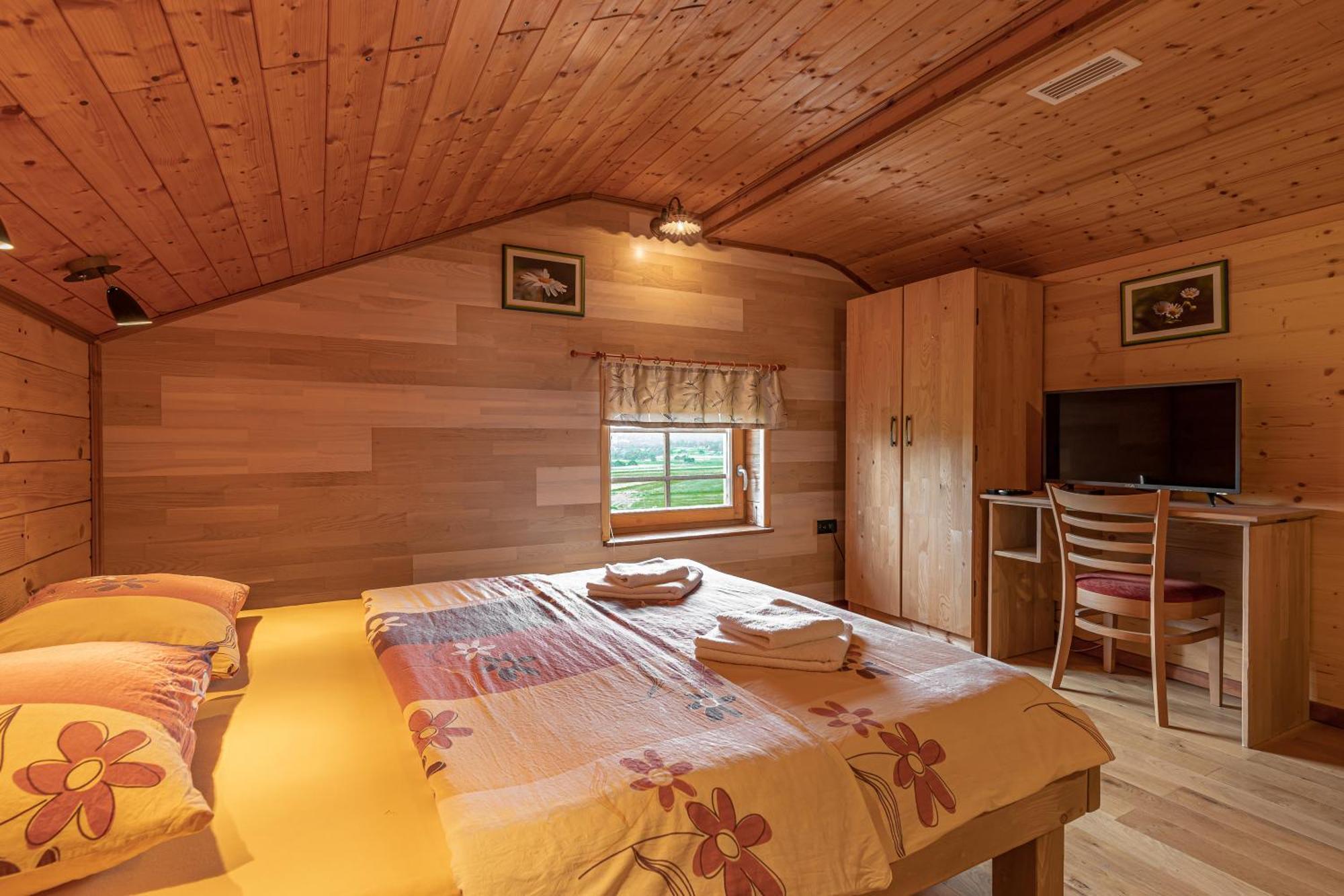 House Na Meji With Sauna - Happy Rentals Pivka Exterior photo